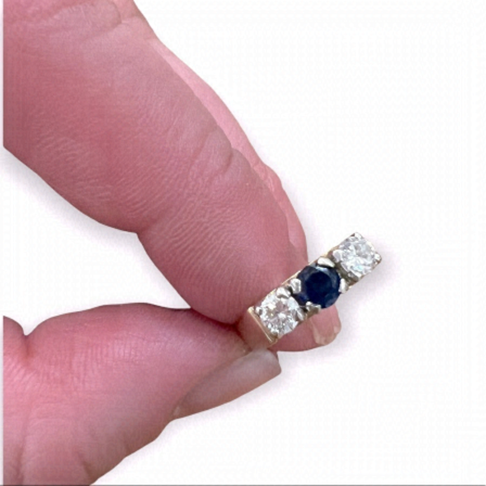 𝅺YELLOW And White Gold Diamond And Sapphire Ring.